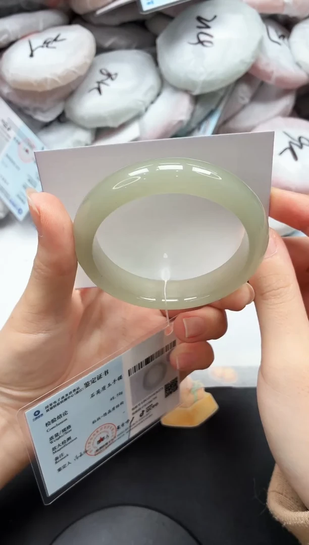 未镶嵌手镯石英质玉3/东陵56.3