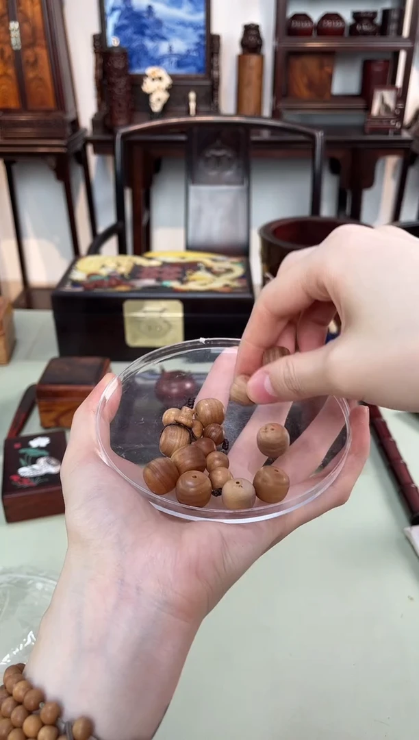 紫檀木类成套家具洪**敏老山珠子