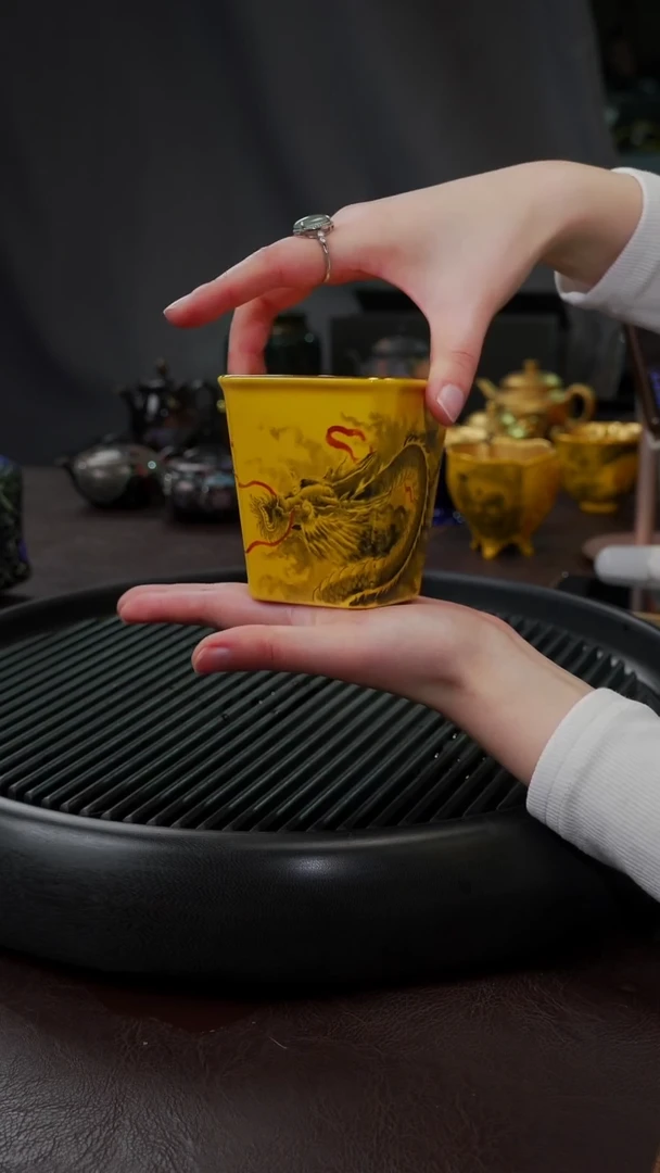 【闪购商品】杯【宜景窑帝王黄鎏金】墨绘手抓公道