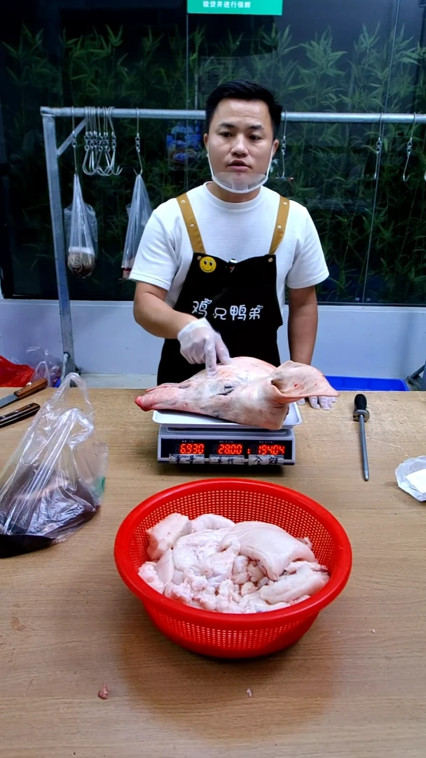 中国大陆冷藏可保存30天食用农产品猪头