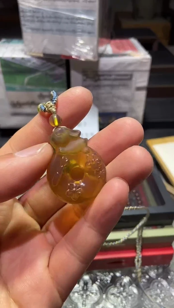 琥珀颈饰未镶嵌小兔子