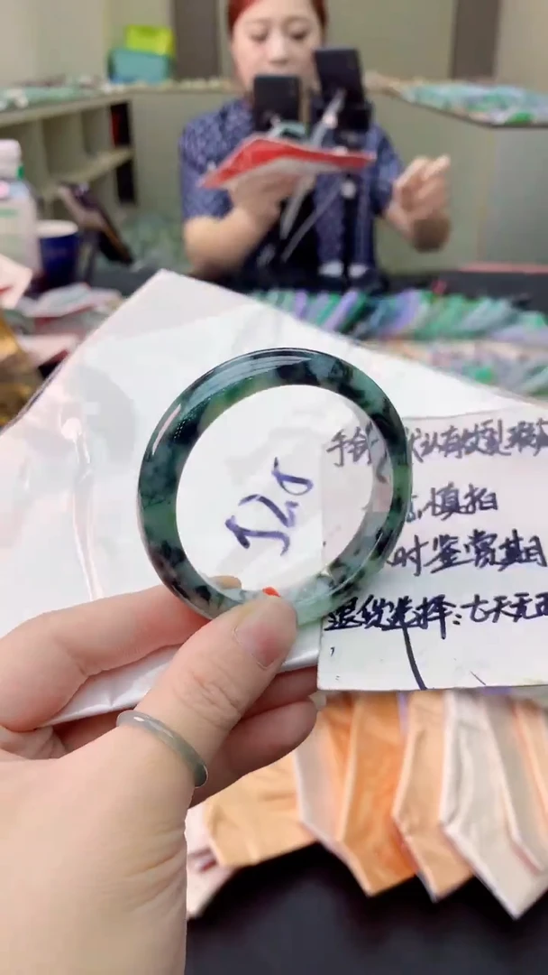 翡翠手镯未镶嵌1036070462