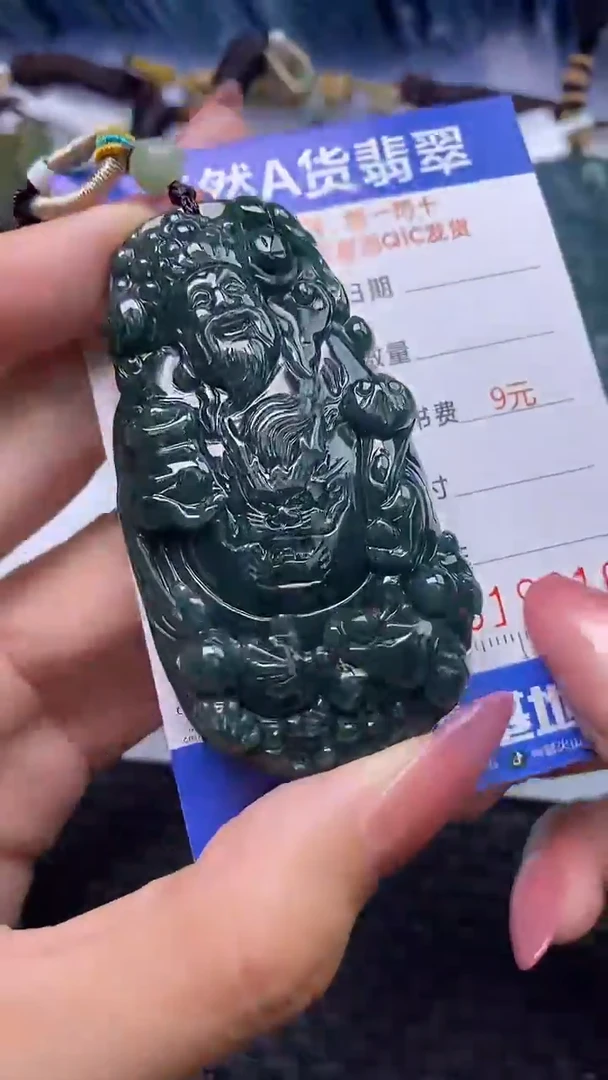 翡翠未镶嵌颈饰    9216