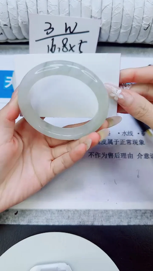 未镶嵌手镯石英质玉161/57