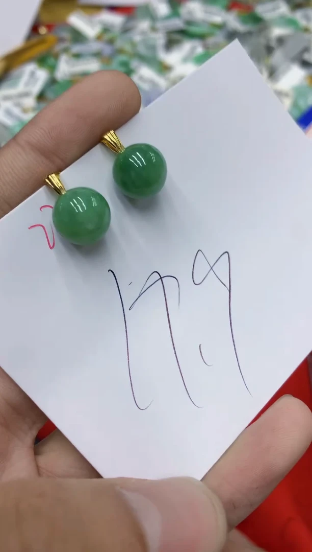 翡翠未镶嵌颈饰1111111111多样性发其一