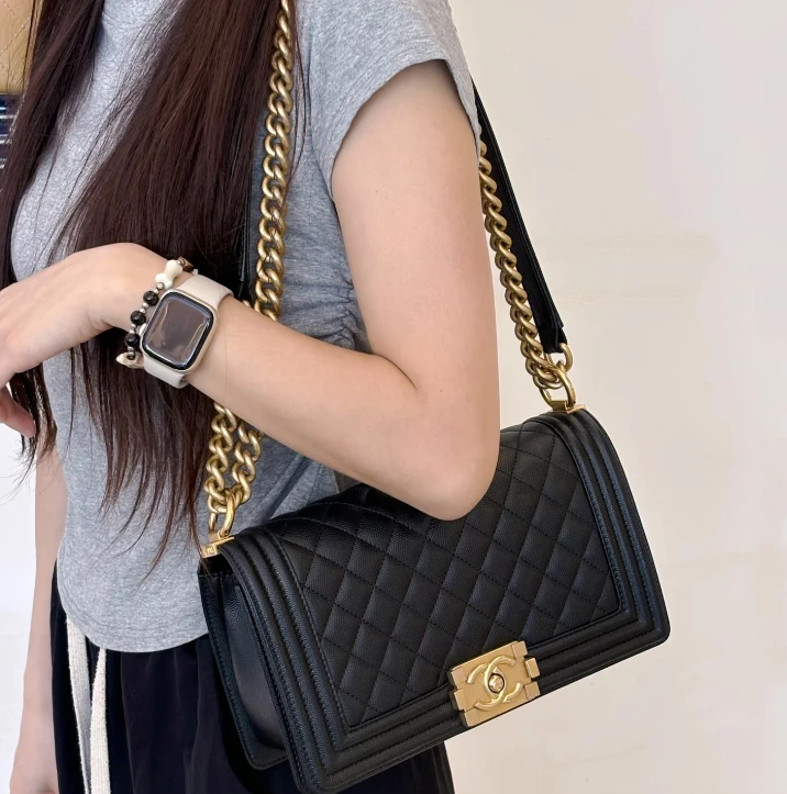 95新 Chanel/香奈儿 Chanel/香奈儿 黑金中号leboy斜挎包