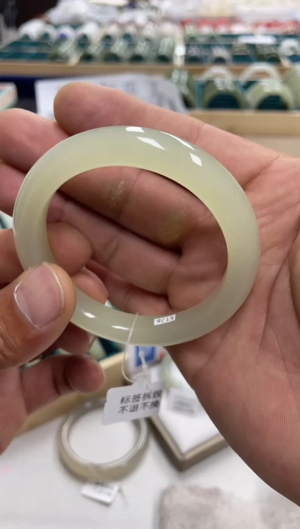 未镶嵌手镯和田玉?**?和田玉手镯128666