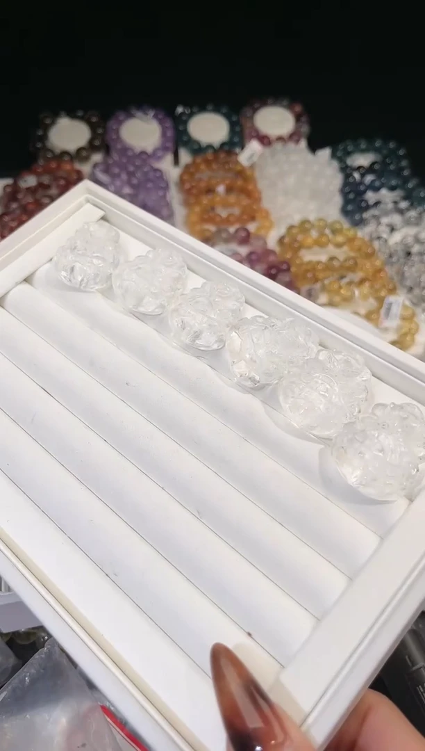 【闪购商品】水晶手链未镶嵌多样性发一白水九尾狐