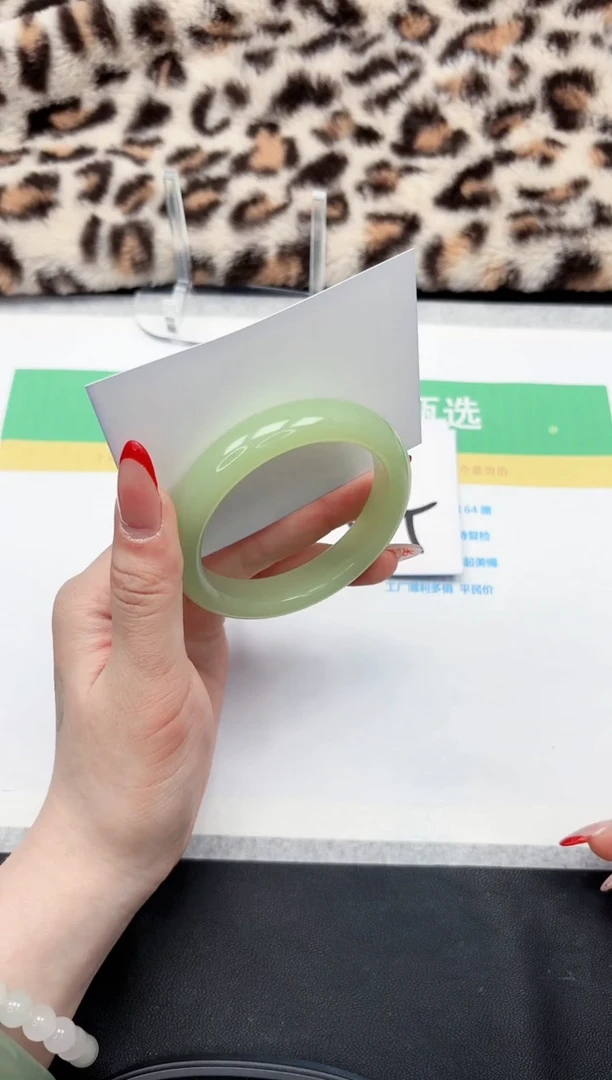 【闪购商品】石英质玉手镯未镶嵌52-57