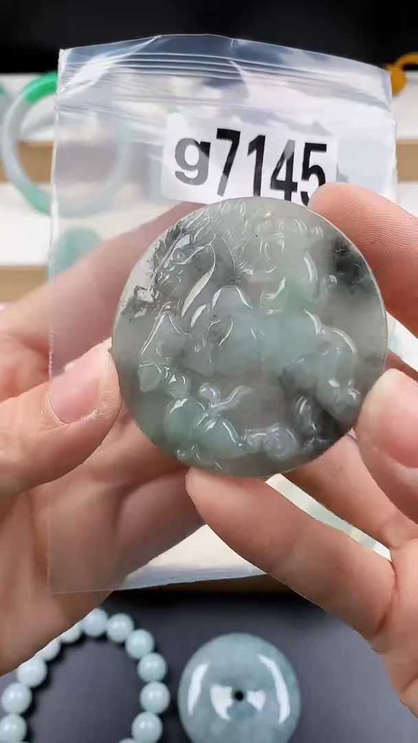 颈饰未镶嵌翡翠天然翡翠吊坠挂件