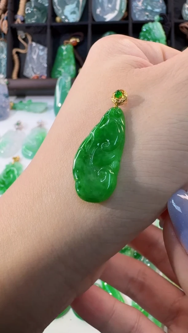 颈饰18K金镶嵌翡翠缅甸A货翡翠