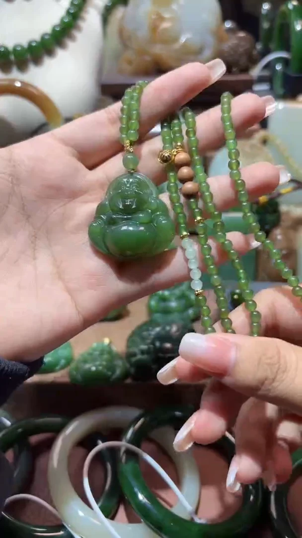 颈饰未镶嵌和田玉（碧玉）1