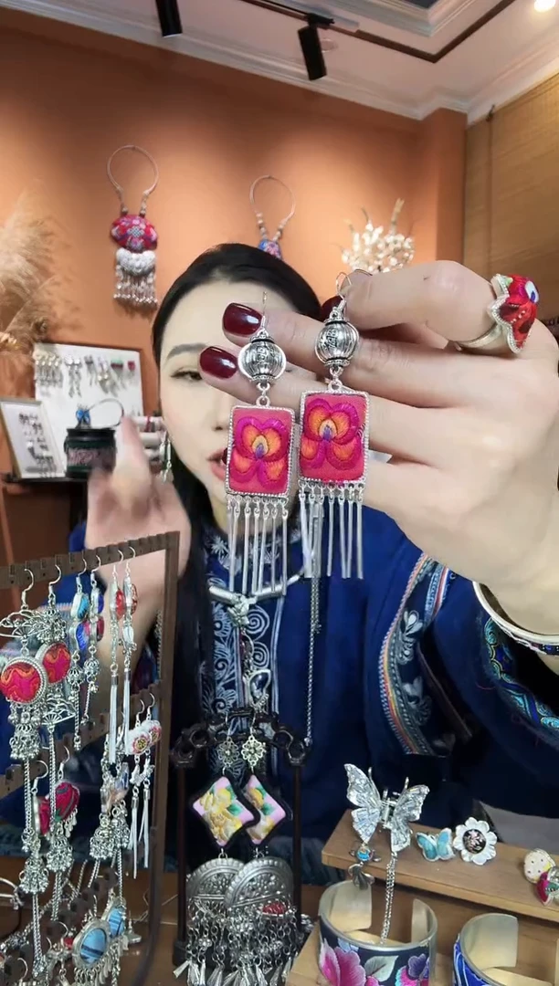 【闪购商品】刺绣纯手工民族风耳环