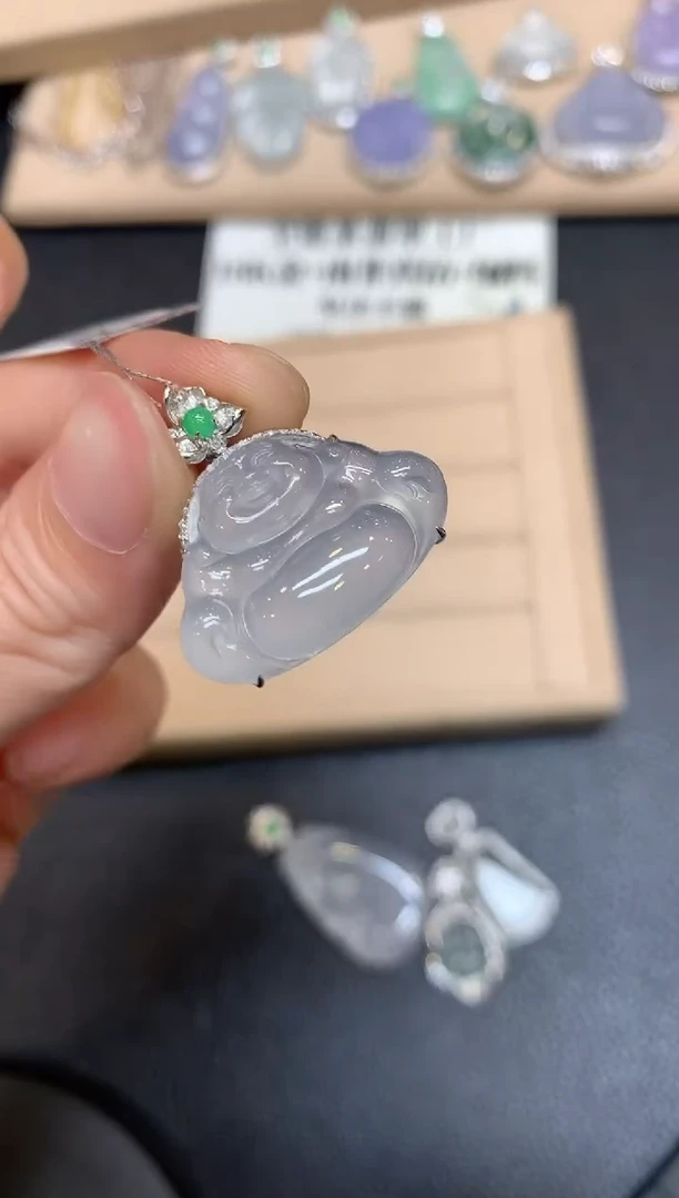 【闪购商品】翡翠颈饰18K金镶嵌佛公【无服务费】