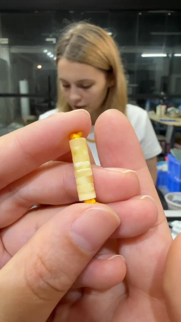琥珀颈饰未镶嵌假一罚三
