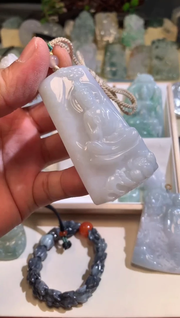 翡翠未镶嵌颈饰4/17/388