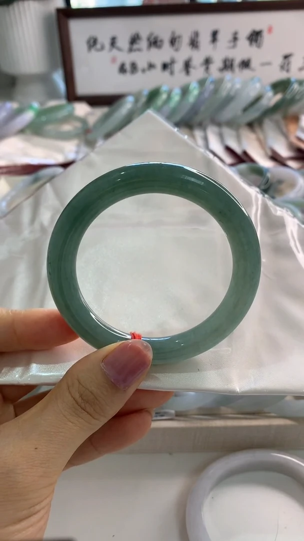 未镶嵌手镯翡翠54冰油绿