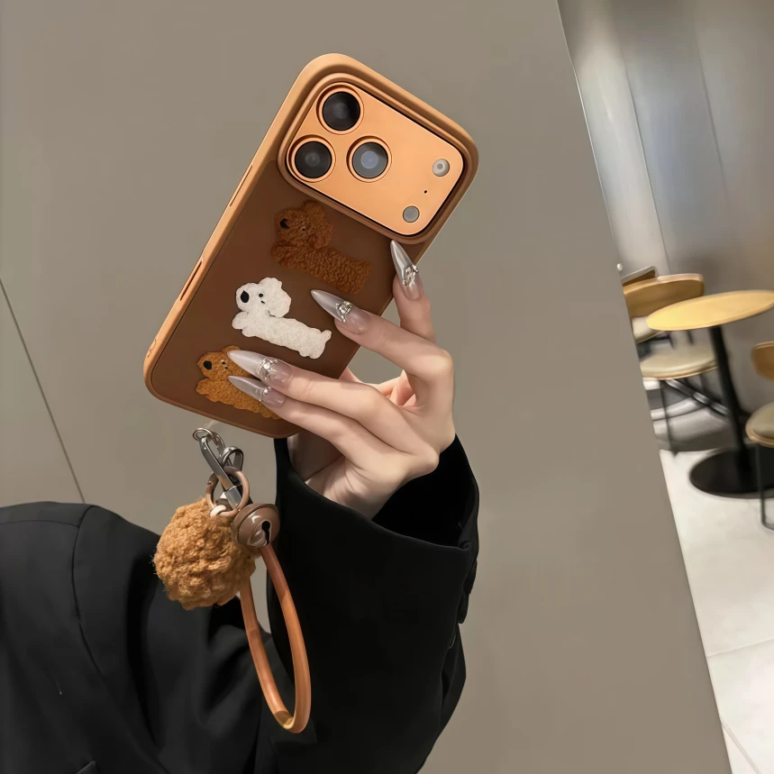 治愈系萌宠刺绣腊肠狗适用iPhone17ProMax手机壳腕带苹果16/15/13