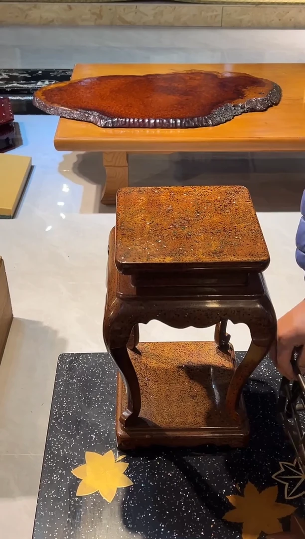 菠萝漆嵌螺钿 花几