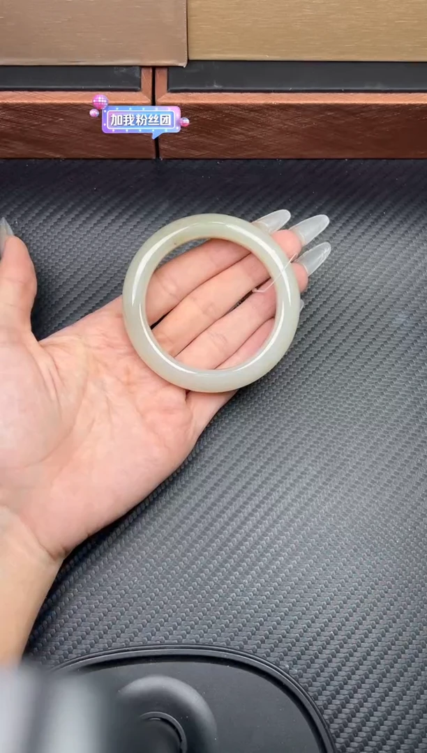 未镶嵌手镯和田玉黑山微色差54+手镯JM