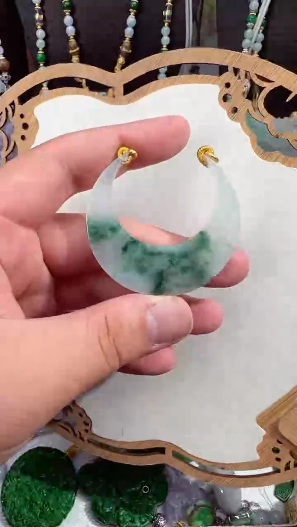 翡翠未镶嵌颈饰吊坠