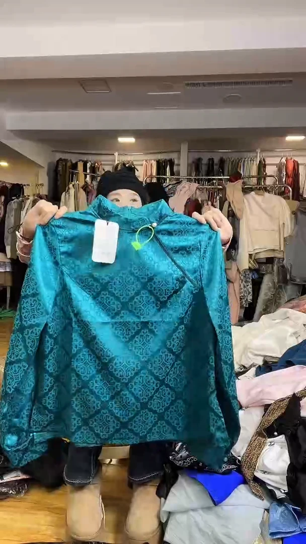 衬衣       2XL码    125-135斤（没有腰带）