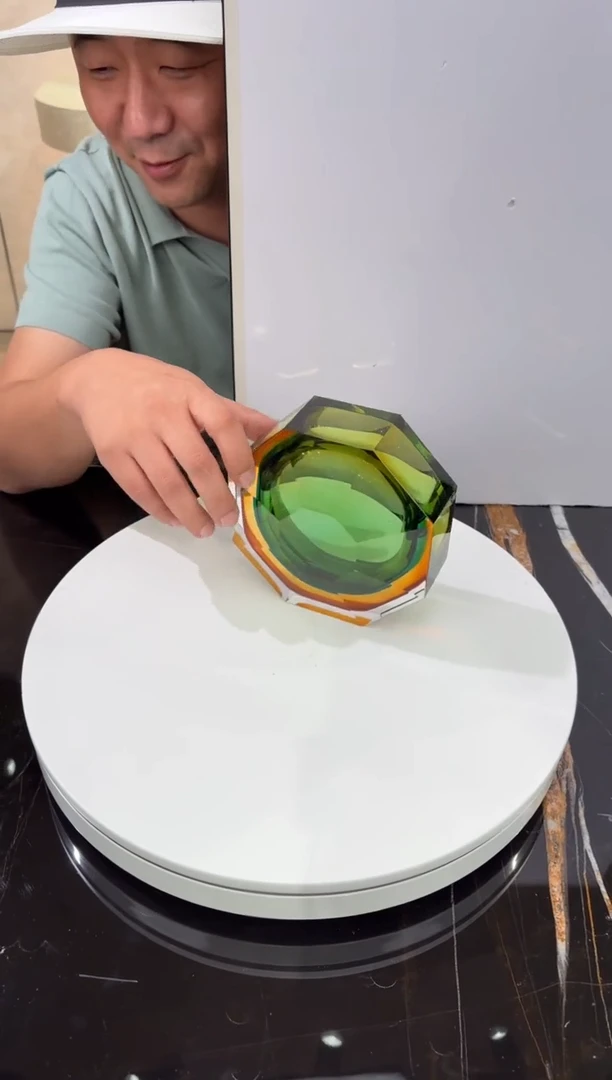 摆件祖母绿琥珀金圆形烟灰缸