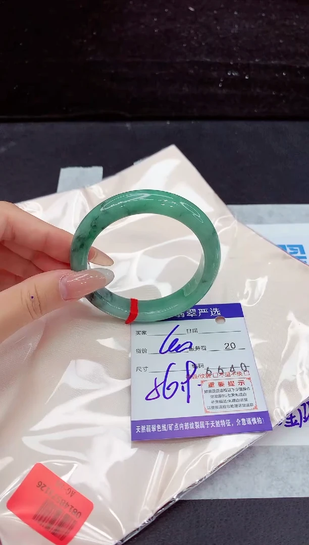 翡翠手镯未镶嵌1