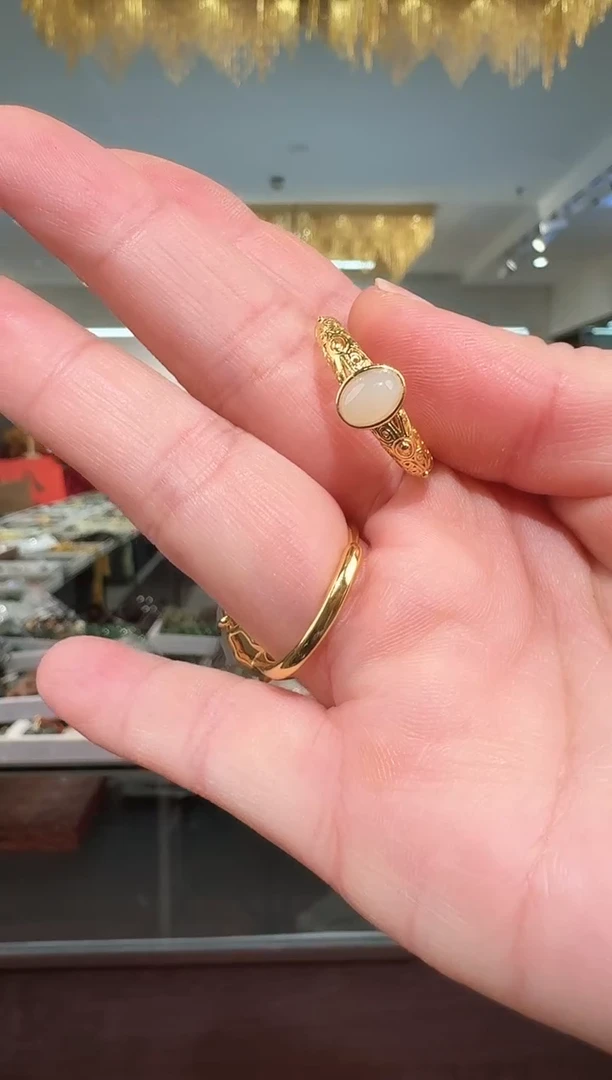 颈饰未镶嵌和田玉戒指