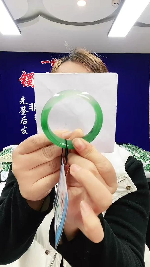 未镶嵌手镯石英质玉（非洲翠）1