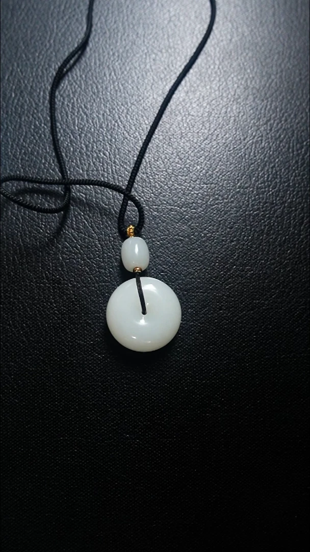 颈饰未镶嵌和田玉平安扣