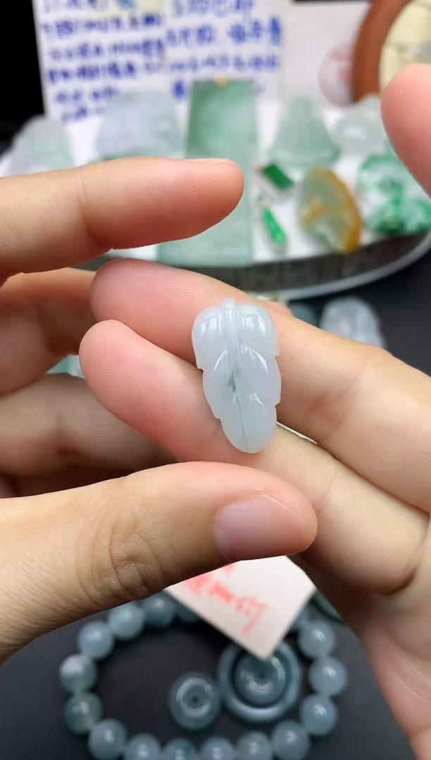 颈饰未镶嵌翡翠吊坠