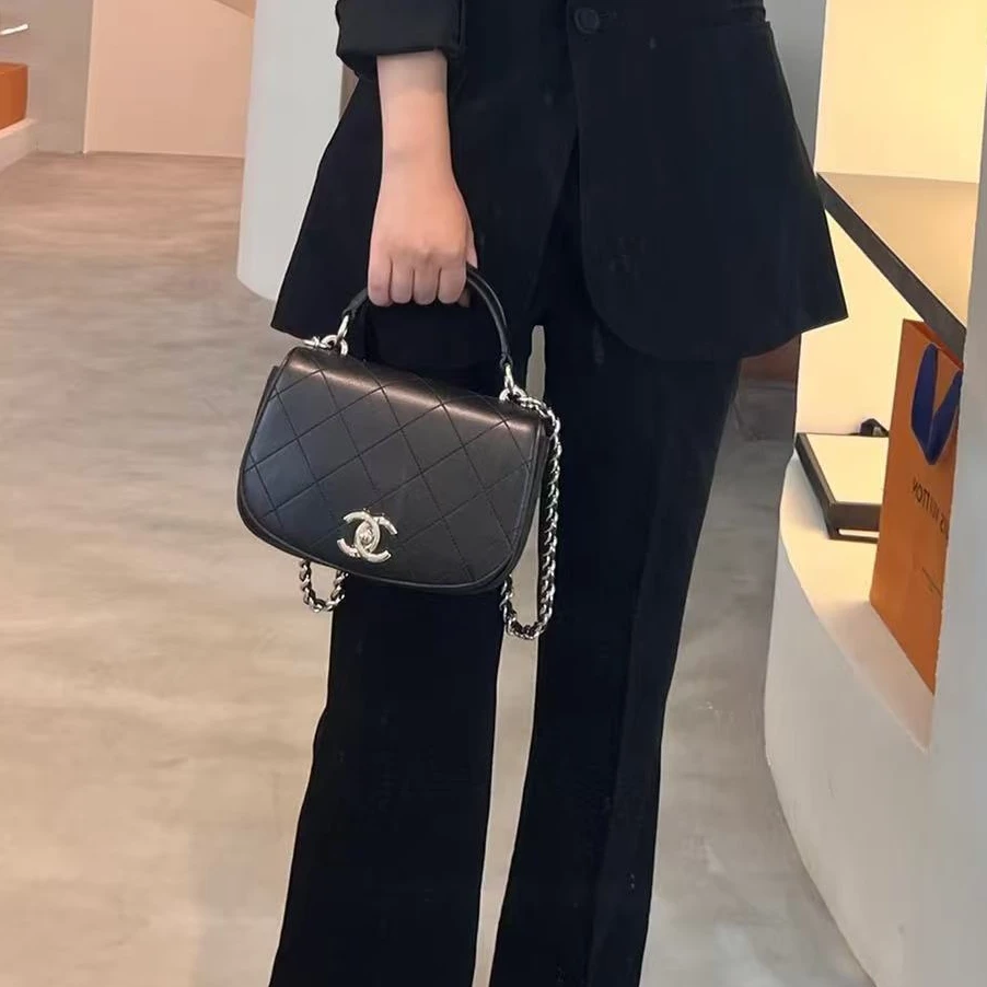 99新 Chanel/香奈儿 坤球奢选 香奈儿黑银翻盖小猪包邮差包