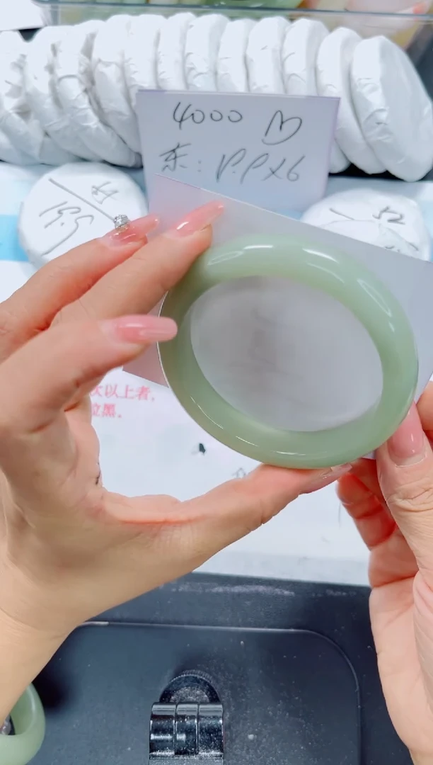 未镶嵌手镯石英质玉37-60.7