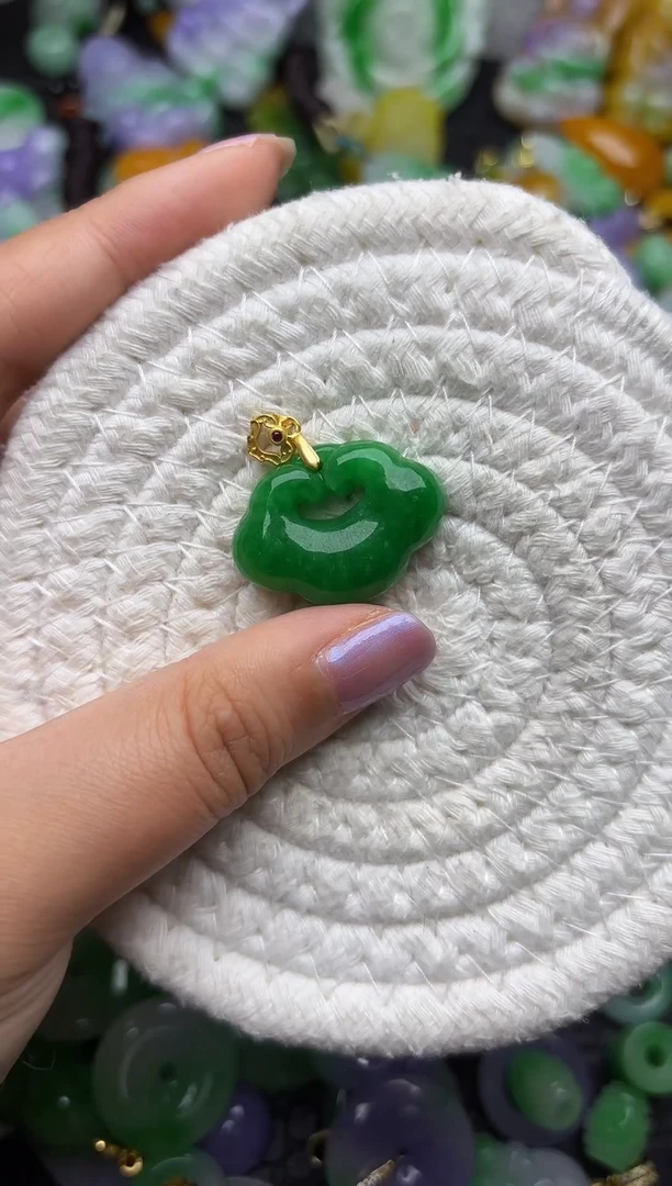 颈饰未镶嵌翡翠缅甸翡翠吊坠