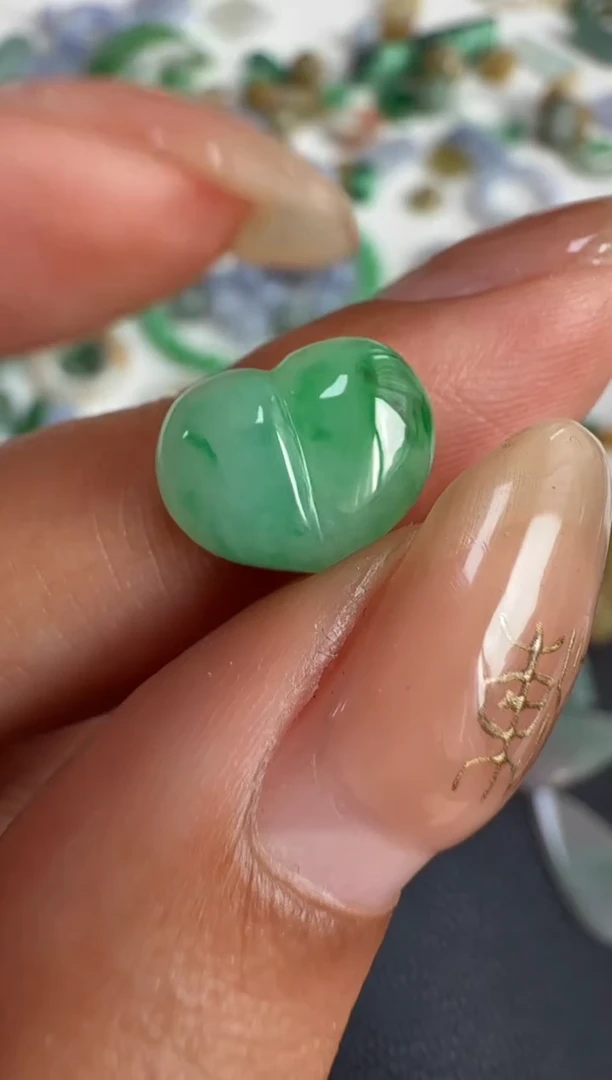 未镶嵌定制翡翠9.2*11.5*5.9屁桃480+48