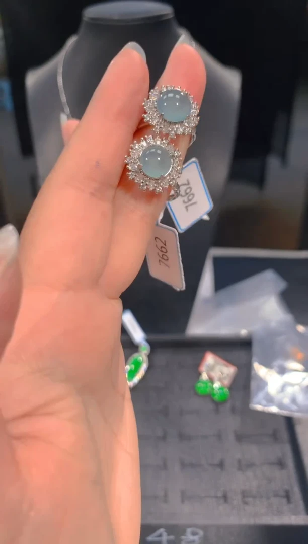 【闪购商品】定制翡翠未镶嵌131定制翡翠，多样性发货（发其一）