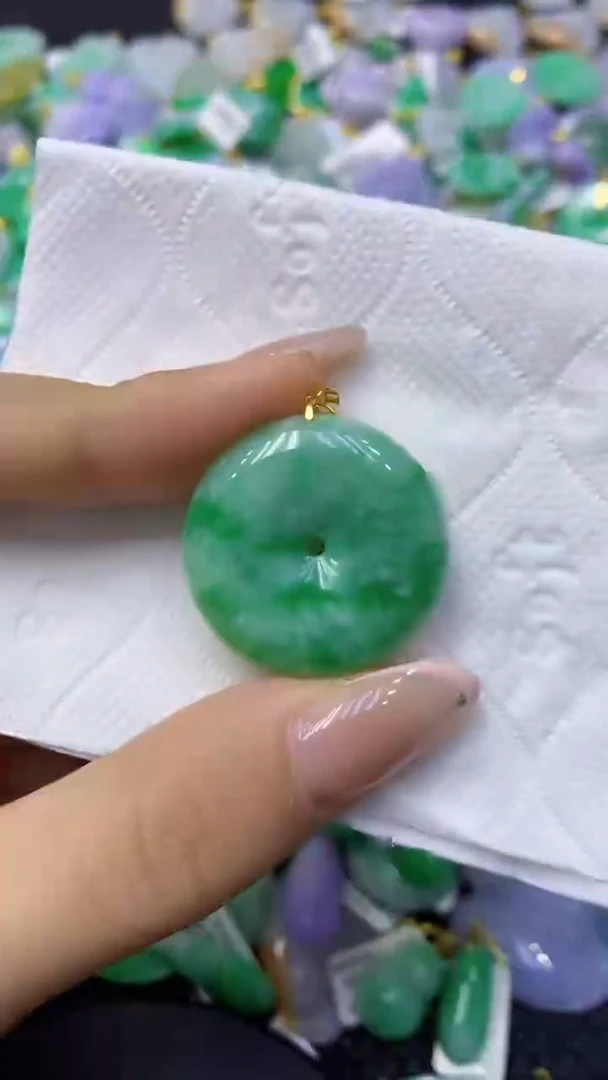 颈饰18K金镶嵌翡翠天然缅甸翡翠A货