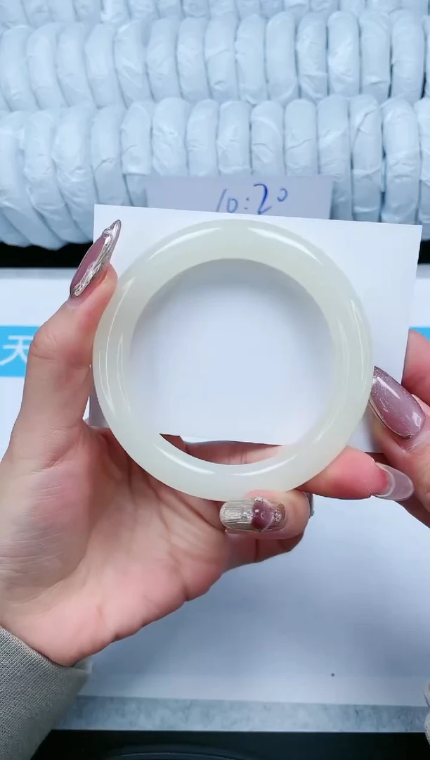 【闪购商品】石英质玉手镯未镶嵌26-57.1