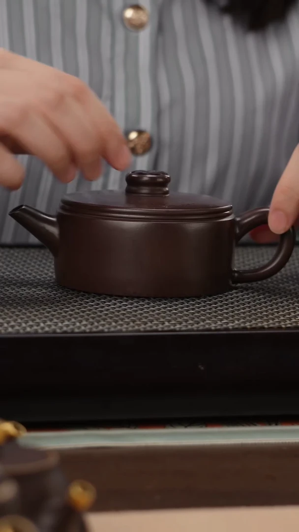 茶壶紫砂茄皮紫泥福钮汉瓦180cc