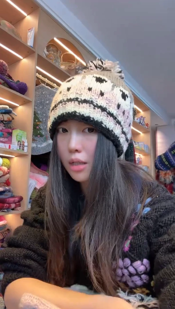 羊毛黑边小羊帽