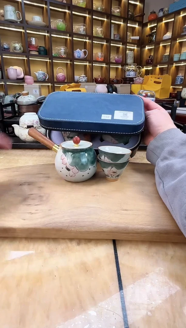 【闪购商品】哥窑荷叶侧把壶1壶2杯+皮包