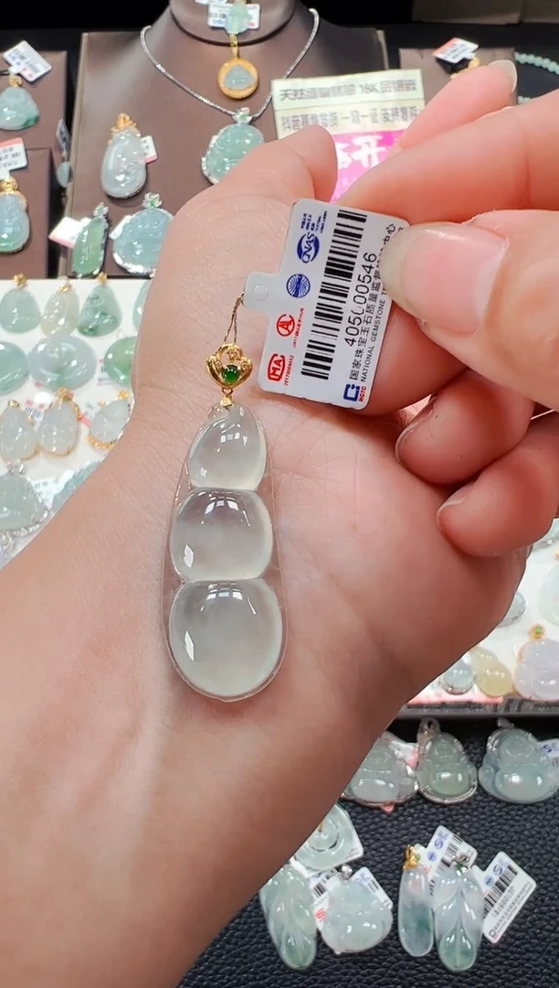 【闪购商品】翡翠吊坠(不含链)18K金镶嵌福豆吊坠546