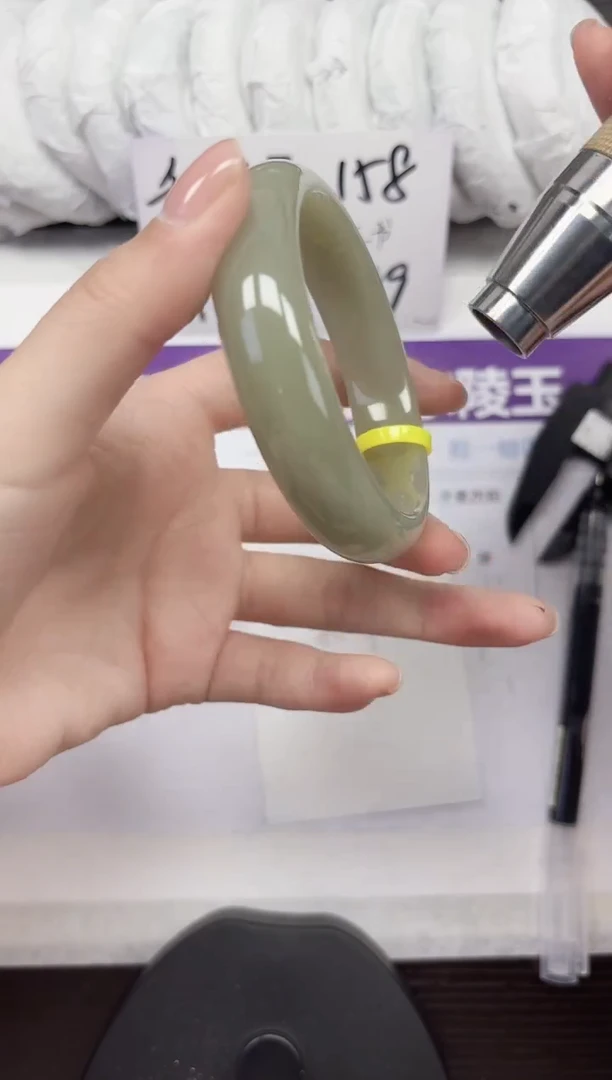 未镶嵌手镯石英质玉D210-58.59