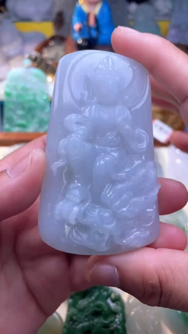 翡翠未镶嵌颈饰观音