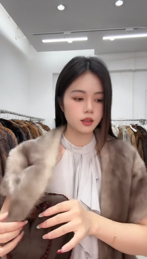 反季买皮草别墅靠大海