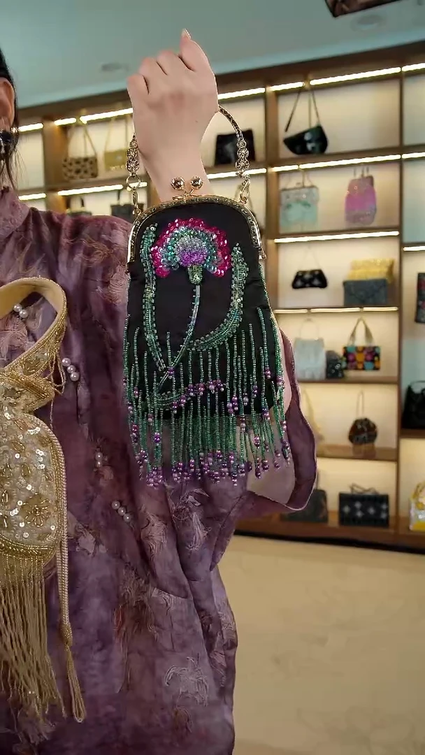 织绣晋**佑百格汇手工串珠包