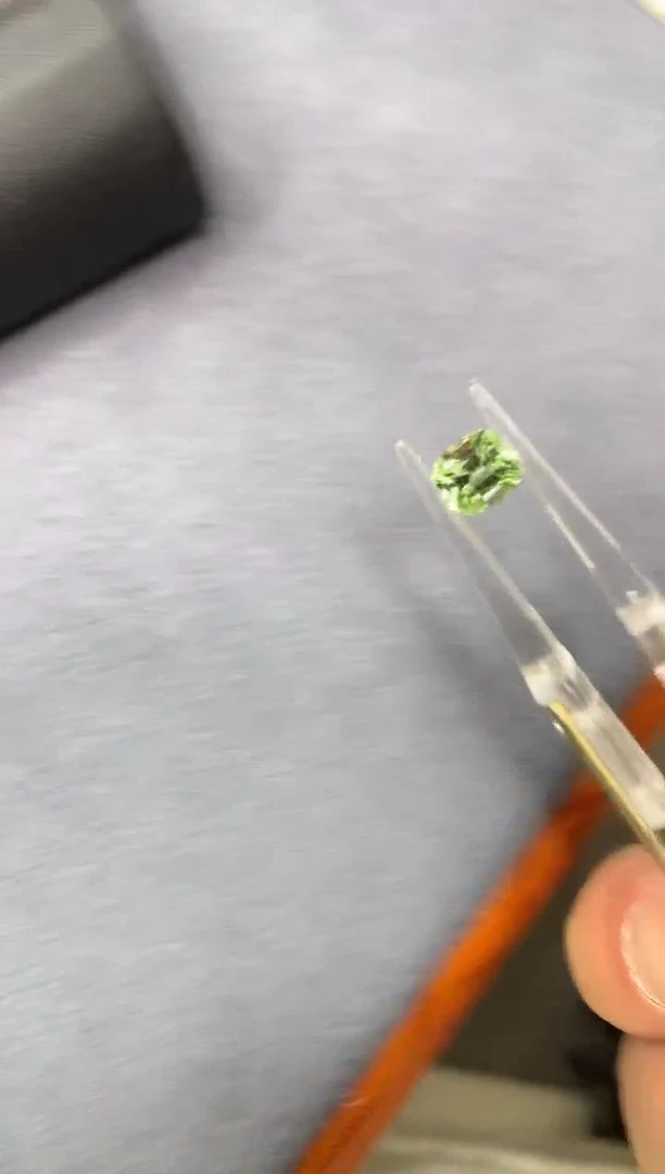 未镶嵌裸石橄榄石1ct 多样性发货一粒