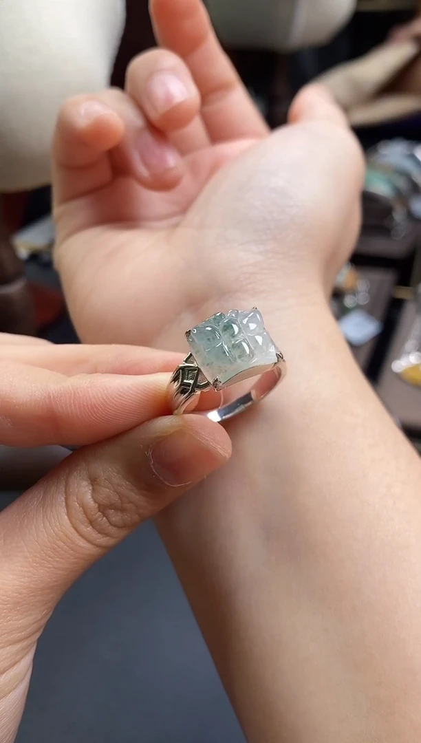 颈饰银S925镶嵌翡翠8923