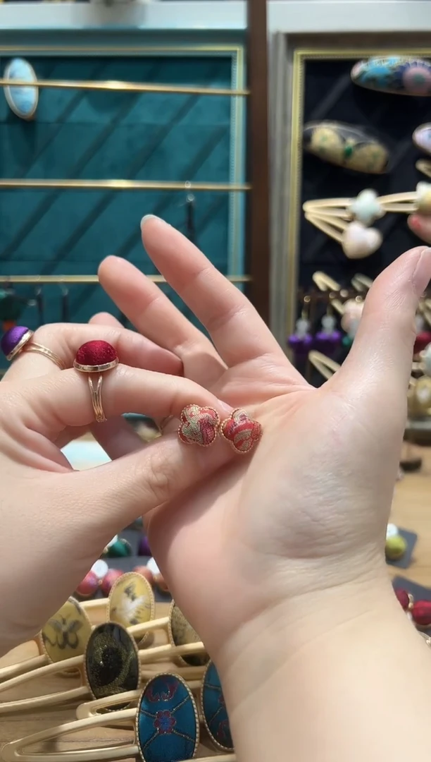 【闪购商品】【一物一拍车】四叶草耳钉一对AAAA